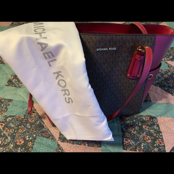 New Michael Kors With with Dust bag